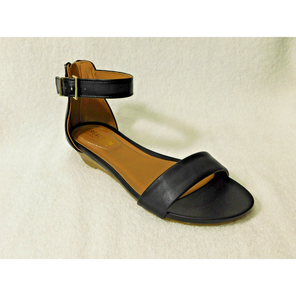 W617 Kenneth Cole Reaction Black Great Viber Sandals Size 6 W - Picture 1 of 5